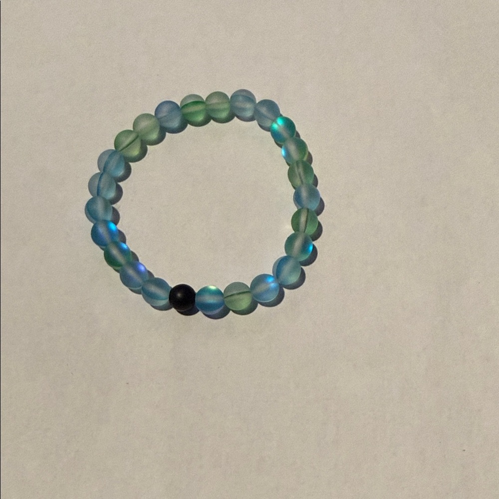 Blue-Green Frosted Bead Stretch Bracelet with Black Accent